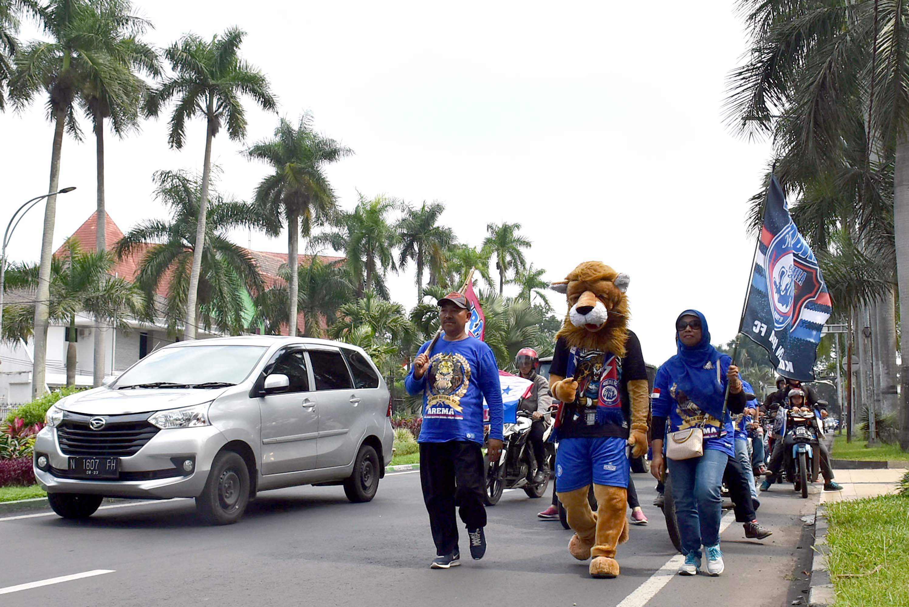 Maskot Singo Edan Jalan Nazar Jalan Kaki 28 Km